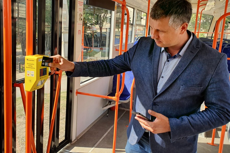 Безконтактна оплата проїзду в транспорті
